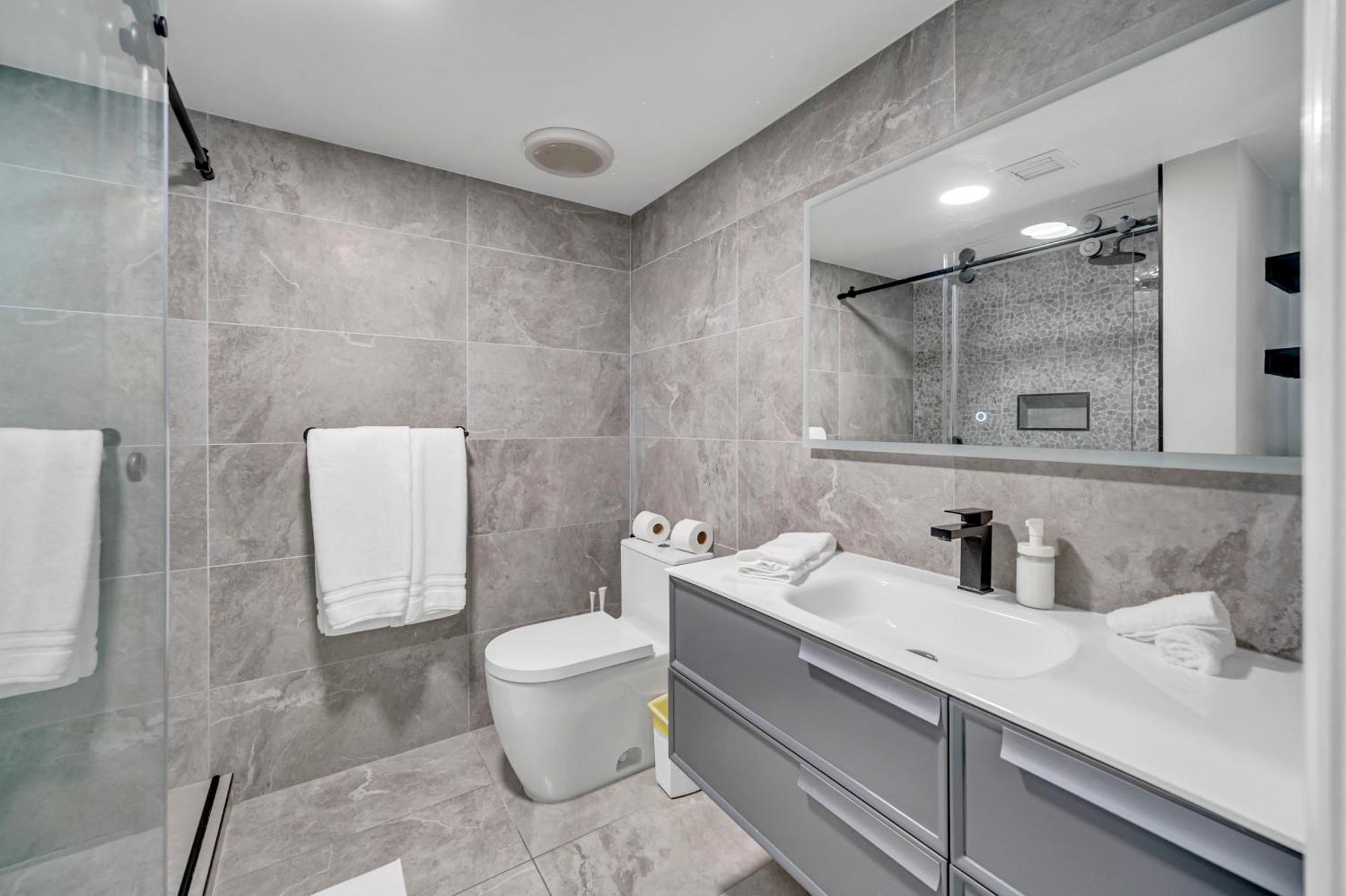 Brickell - Panoramic Views - Free Parking Apartment *